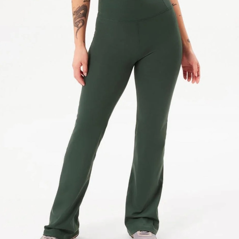 GF Collective Compressive Flare Legging in Moss Green
